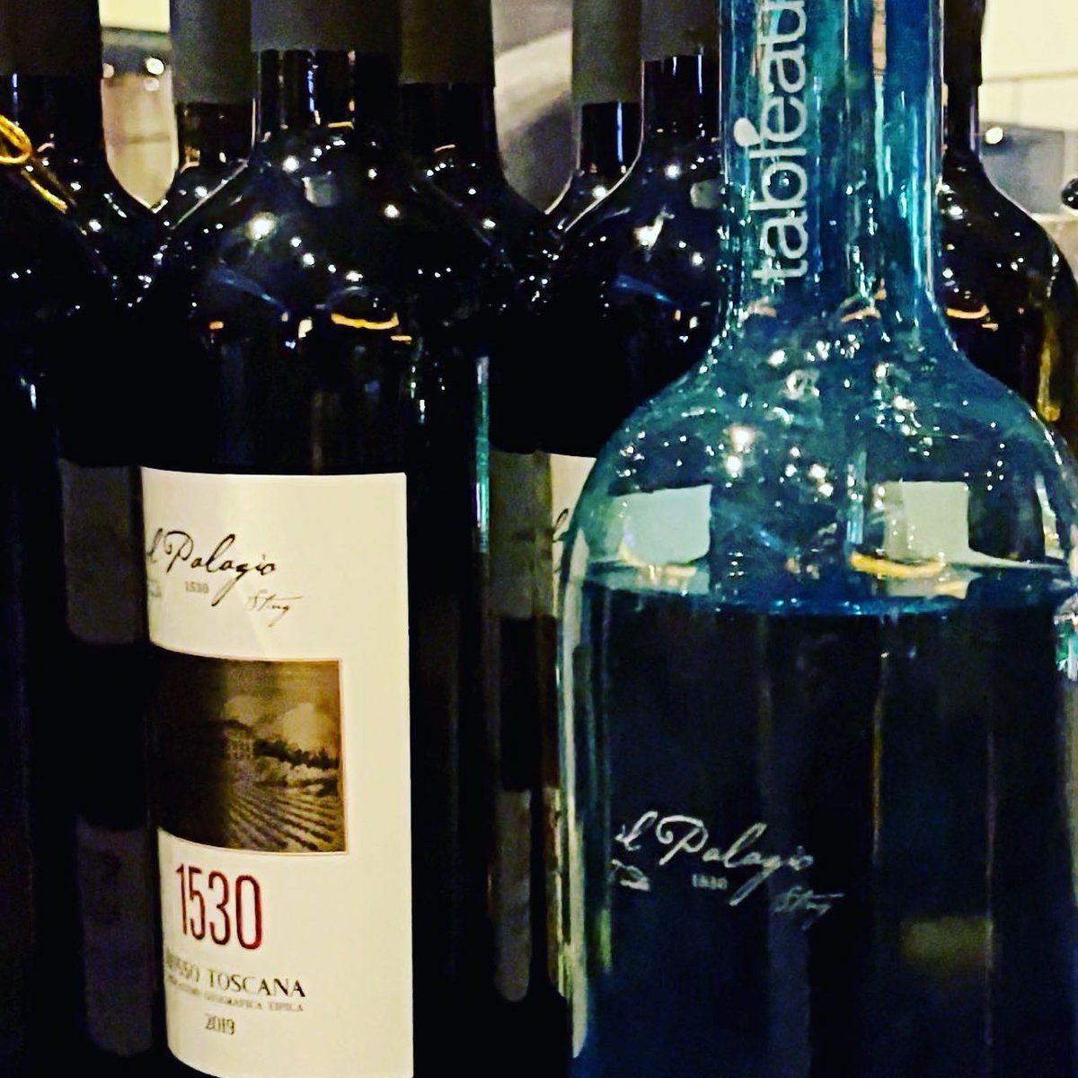 La Cuvée | One Drop, the ultimate epicurean evening at Skyfall Lounge and Rivea, by Alain Ducasse, Las Vegas. Carafe Service at tables and the tastings. The importance of hydration is our message in a bottle.
#tableaufilteredwater #WaterEvolved #onedropfoundation #premiumevents