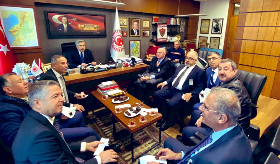 HuseyinYayman's tweet photo. #TBMM Ofisimizde Değerli Vekilim @HBTurkoglu ve Payas Bld. Başkanımız Değerli @bekiraltantr beyle #Hatay Küçük Sanayi Sitesi kooperatifi başkanı Abdullah Zorlu ve kıymetli yönetimini ve misafirlerimizi ağırladık. Ziyaretleri için teşekkür ederiz

Daima Esnafımızın yanındayız🇹🇷 https://t.co/UAHLRUhKXs
