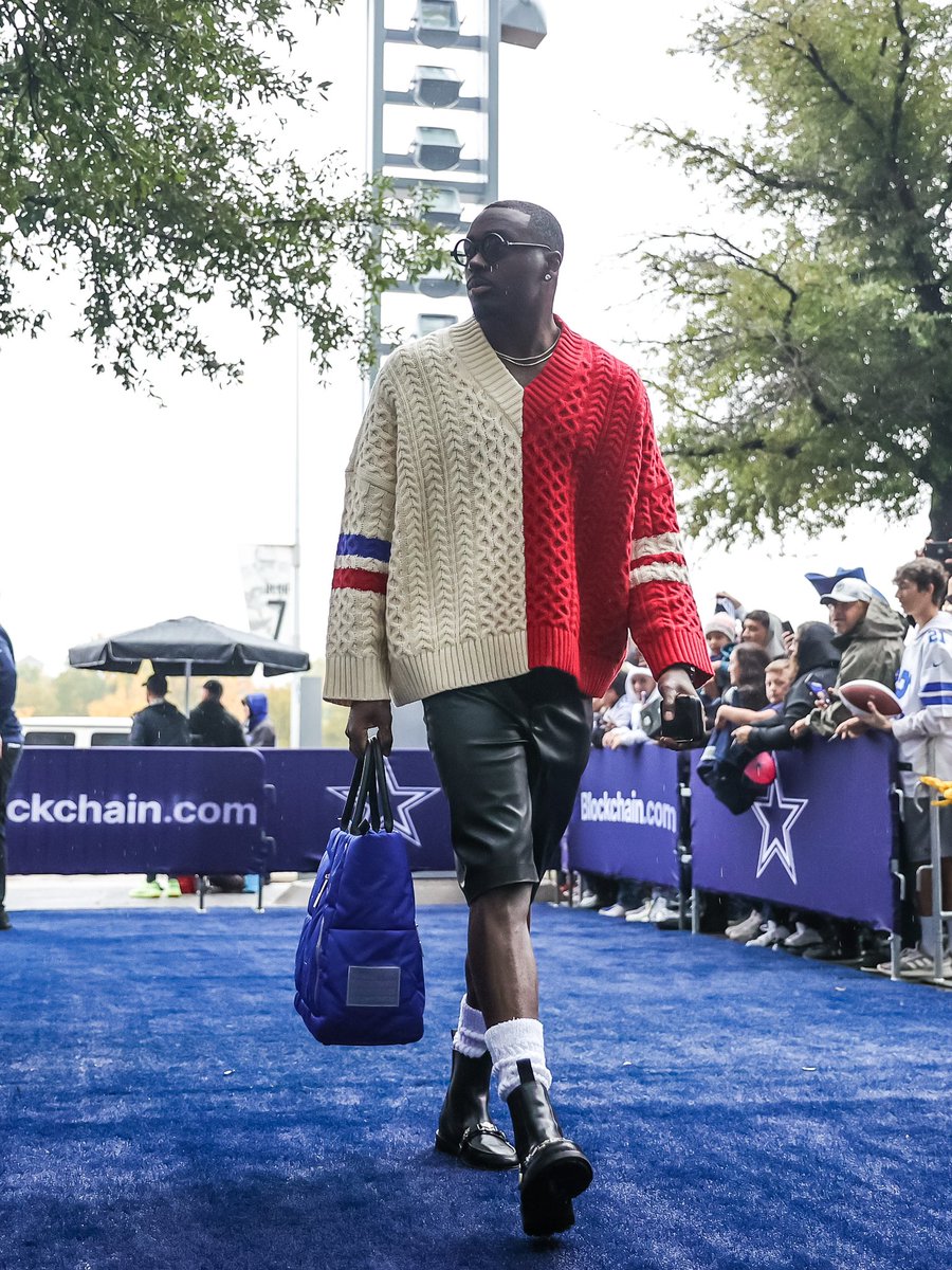 dallascowboys's tweet photo. A little rain can’t stop the reign ☔️

#NYGvsDAL | @blockchain https://t.co/gyLO3ybA5H