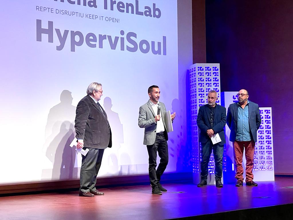 El guanyador del premi #KeepItOpen és per a ... 🥁

🏆HyperviSoul
👥José Triano Romero
✅Projecte Dear Small Train

Gràcies Manel Villalante (@Renfe) per entregar aquest xec de 30.000🤩