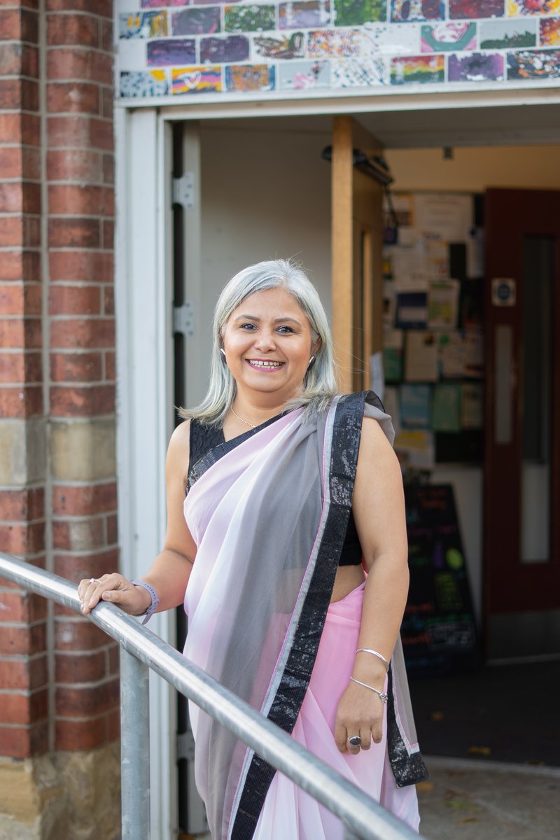 Calling all artists and creatives in Woodhouse and Little London! Tag your friends who make art in the replies! Meet Jita, our neighbourhood host for @LEEDS_2023 She wants to get to know as many artists and creative groups in the area as possible. So please reach out!