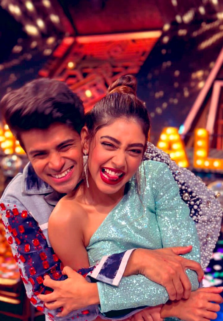 My girl really came out of #JhalakDikhhlaJaa10 with some cute bonds 🤧😭🫶🏼❤️

#NitiTaylor #NitiTaylor𓃵 #PratikUtekar