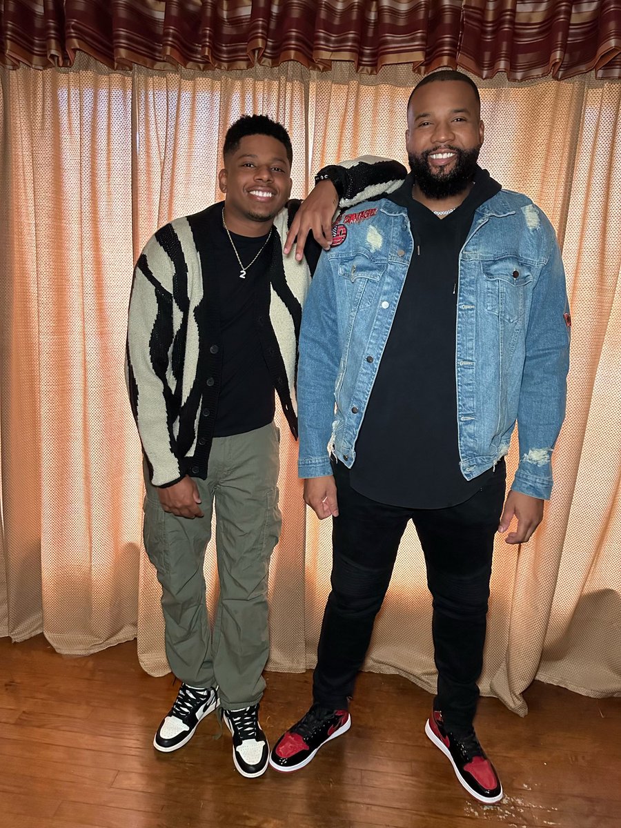 CoachLA73's tweet photo. Happy Thanksgiving from #RayGang @X_Ray2 #MyBrothersKeeper ✊🏾💯 https://t.co/oa0SLi4XNB