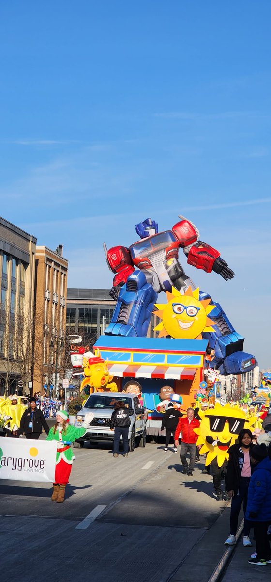s_werneburg's tweet photo. Happy Thanksgiving! #Michigan #Detroit #detroitparade https://t.co/YXVg7TIeUz