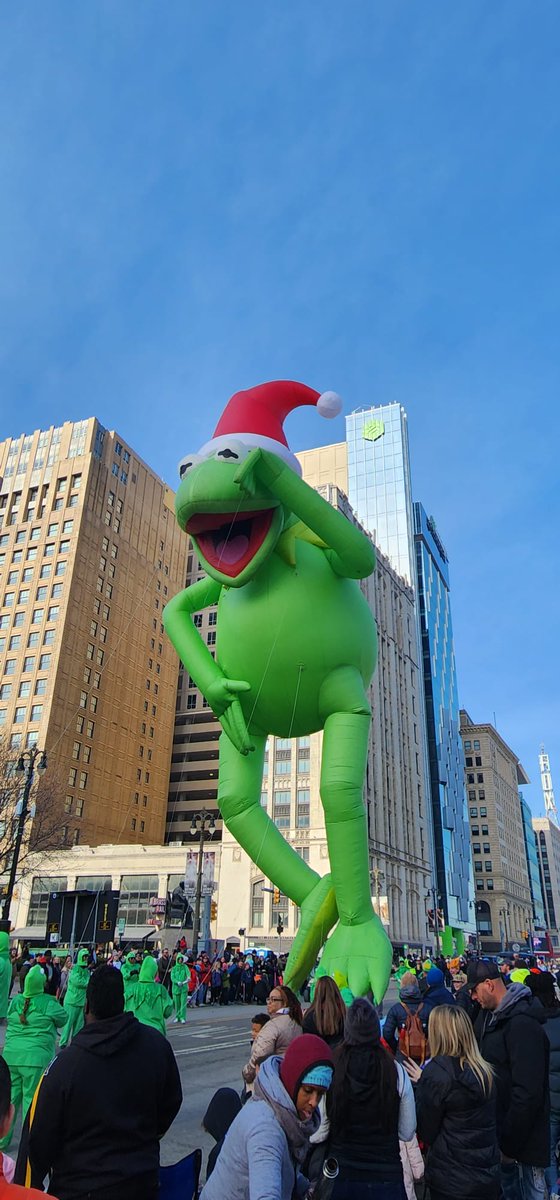s_werneburg's tweet photo. Happy Thanksgiving! #Michigan #Detroit #detroitparade https://t.co/YXVg7TIeUz