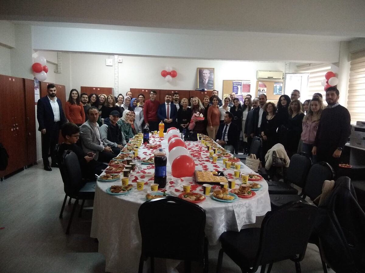 #öğretmenlergünü #oeğretmenizheryerdeyiz #kocamanaileyiz