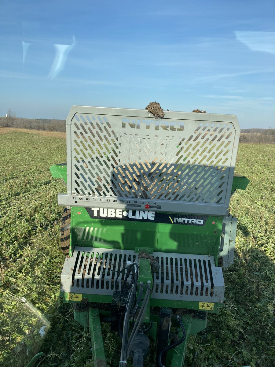 We’re taking advantage of some great November weather and trying something new. Gypsum on some heavy clay. Rate controller working 👌 keeping rate low and even. #ontag #soilhealth