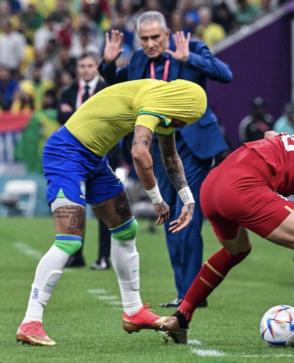 433's tweet photo. How to stop @neymarjr 🤪👕 https://t.co/jiQIGmzNyI