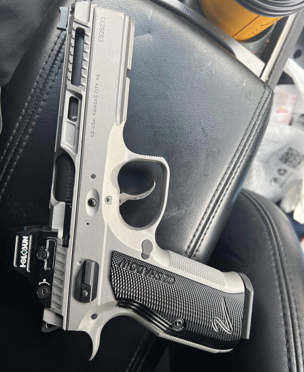 dm5272's tweet image. I want to say Thanks in this day for my new guns!  #Thanksgiving #guns  Can’t wait to shoot them at the ranch.