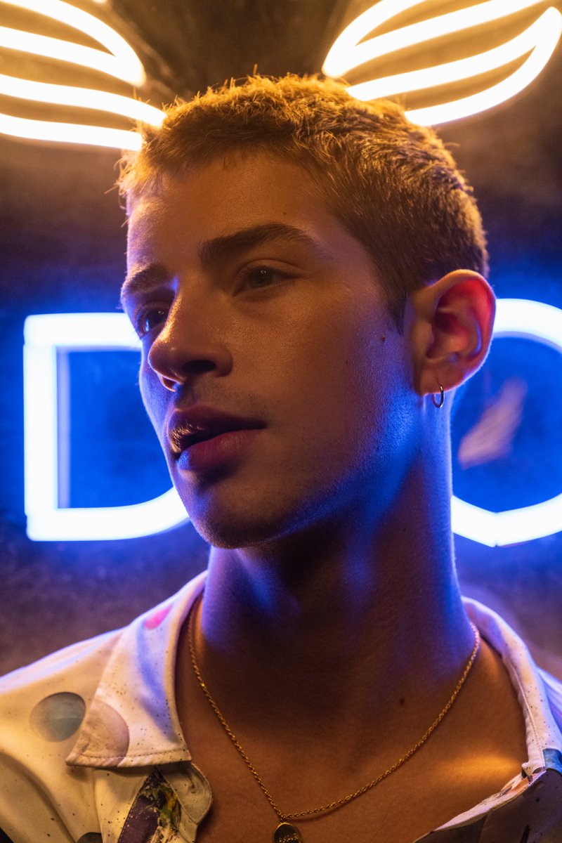 ELITENETFLIX5's tweet photo. Para vcs babys .🌈⚔️💗! https://t.co/ZYRxL3KnOs