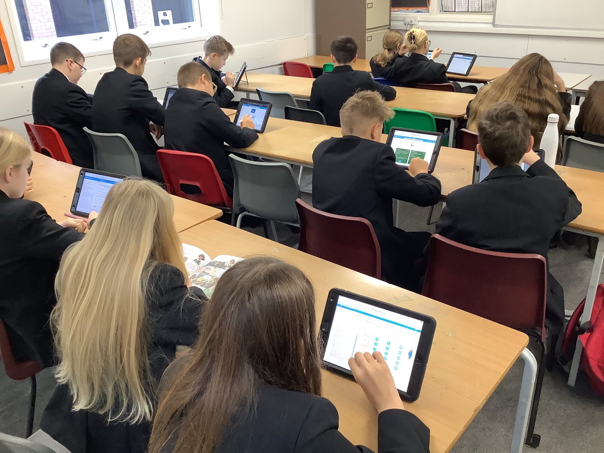 missbleasemaths's tweet photo. A calm start to the day for 7C this morning with some silent reading during form time📚📖 #readingwise https://t.co/GCcccm6wNW