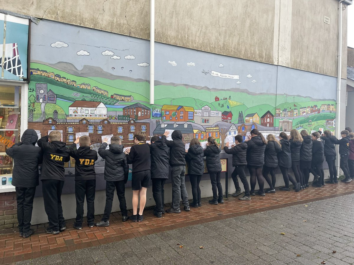 7 Gwyn yn gwneud Gwaith Maes yn Rhydaman! 7 Gwyn doing fieldwork in Ammanford!