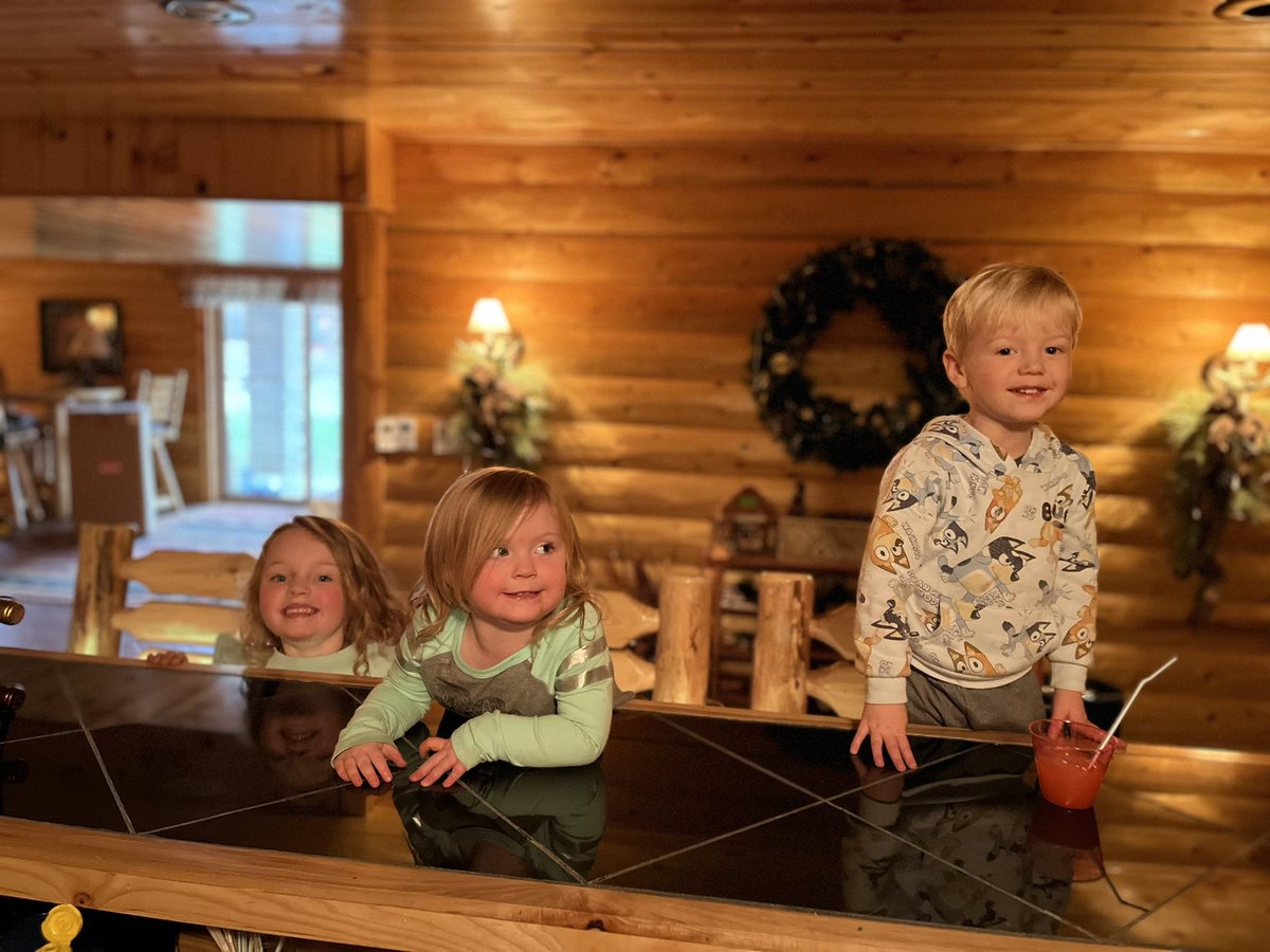PaulyBear15's tweet photo. #cuzzies bellied up to the bar. Can’t wait to take a pic 18 years from now!
#HappyThanksgiving https://t.co/XvCddD05fa