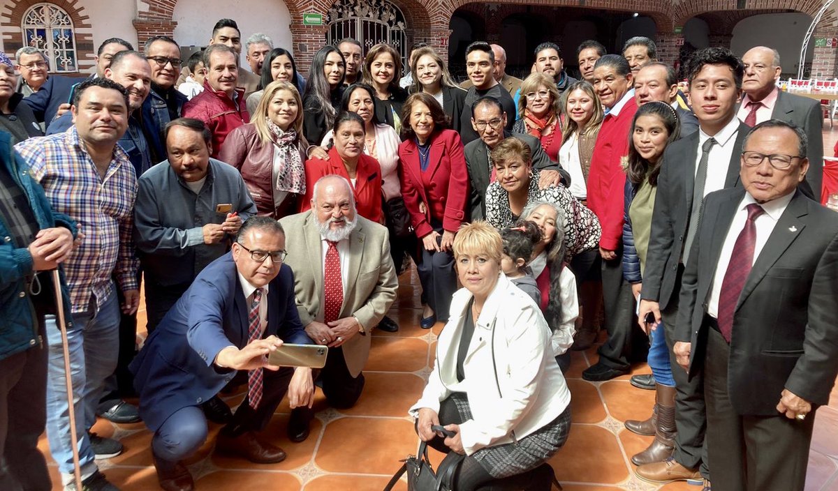 AnaLiliaHerrera's tweet photo. “Quien no te quiere oír, no te escucha, ni siquiera si gritas. Quien te quiere entender, te entiende, incluso si no hablas.”

Un privilegio coincidir con #mexiquenses de enorme valor y valores. ¡Gracias! 👊🏼🙌🏼 https://t.co/OL6Zy2WAgk