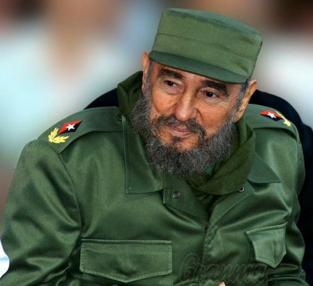 La historia?
Supo desde el principio
Q no tenía armadura
Pra ese caballero
Q d espada traía
La palabra
Y d escudo
Su vida
Cmo memoria eterna
D humilde justiciero
La historia?
Lo supo desde siempre
Y le tejió una barba
D sabio compañero
No lo ha dejado ir
En cda amanecer
Lo espero