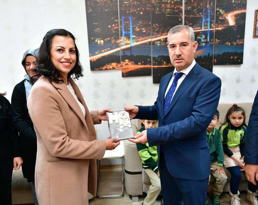 Cevrihan2's tweet photo. Yeşilyurt Belediye Başkanımız Sayın Mehmet Çınar'a, değerli okul müdürümüz Yılmaz Ararat ve Müdür Yardımcılarımıza bu anlamlı gün için çok teşekkür ederiz.
@mehmetcinar44 @MalatyaMem @yesilyurtmem44 @Bostanbasiio https://t.co/lQ6xrllsrL