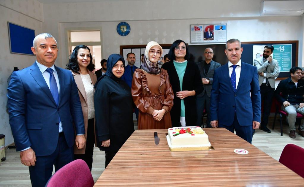 Cevrihan2's tweet photo. Yeşilyurt Belediye Başkanımız Sayın Mehmet Çınar'a, değerli okul müdürümüz Yılmaz Ararat ve Müdür Yardımcılarımıza bu anlamlı gün için çok teşekkür ederiz.
@mehmetcinar44 @MalatyaMem @yesilyurtmem44 @Bostanbasiio https://t.co/lQ6xrllsrL