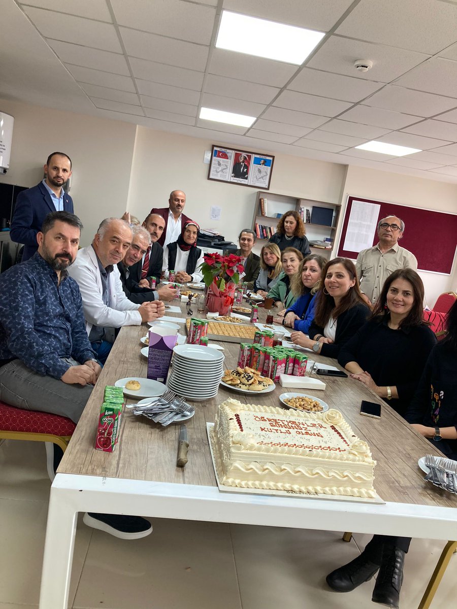 SamsunGZYFenLis's tweet photo. Tüm öğretmenlerimizin, 
24 Kasım Öğretmenler Günü kutlu olsun. https://t.co/TmIgDr8zCT
