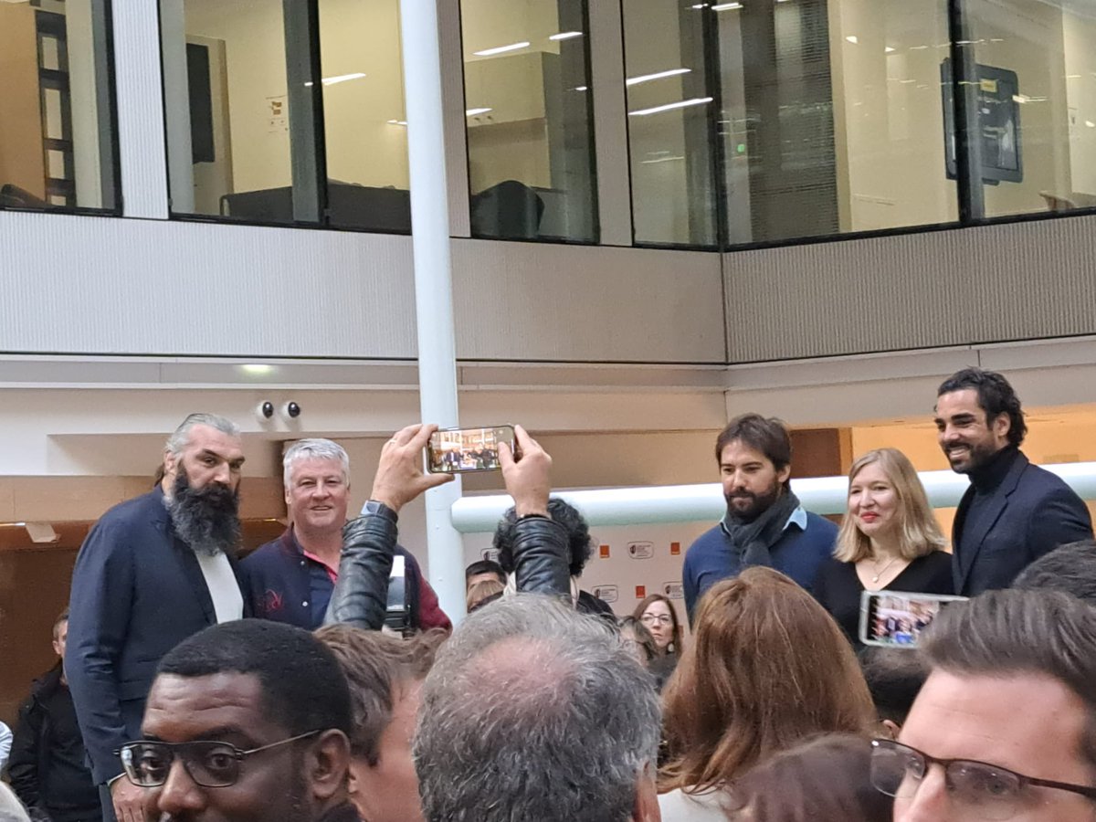 La Coupe Webb Ellis <a href="/France2023/">Rugby World Cup France 2023</a> exposée au siège <a href="/orange/">Orange</a> pour les salariés. De beaux échanges avec <a href="/FGalthie/">Fabien Galthié</a> <a href="/sebchabal/">Sebastien chabal</a> <a href="/Huget14/">Huget Yoann</a> <a href="/FranceRugby/">France Rugby</a> des valeurs du rugby appliquées à la vraie vie : l’engagement et l’esprit d’équipe cc <a href="/Orange_France/">Orange France</a> <a href="/TeamOrangeRugby/">Team Orange Rugby</a> <a href="/OrangeIDF/">Orange Île-de-France</a>