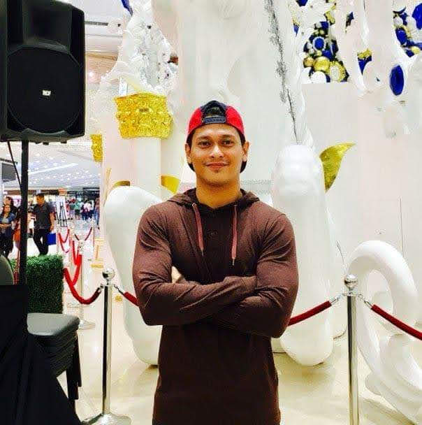 amnumberfourth's tweet photo. SM Megamall

#Gala
#Daddy
#Holiday https://t.co/7JEr9OiVp2