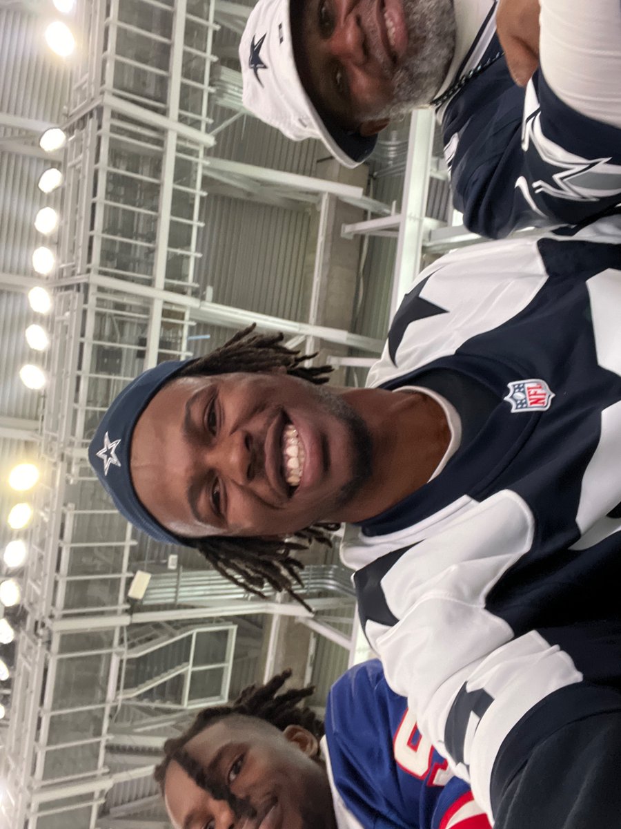 _G_C_G_'s tweet photo. @dallascowboys #HappyThanksgiving2022 https://t.co/FNRLD2eEfY