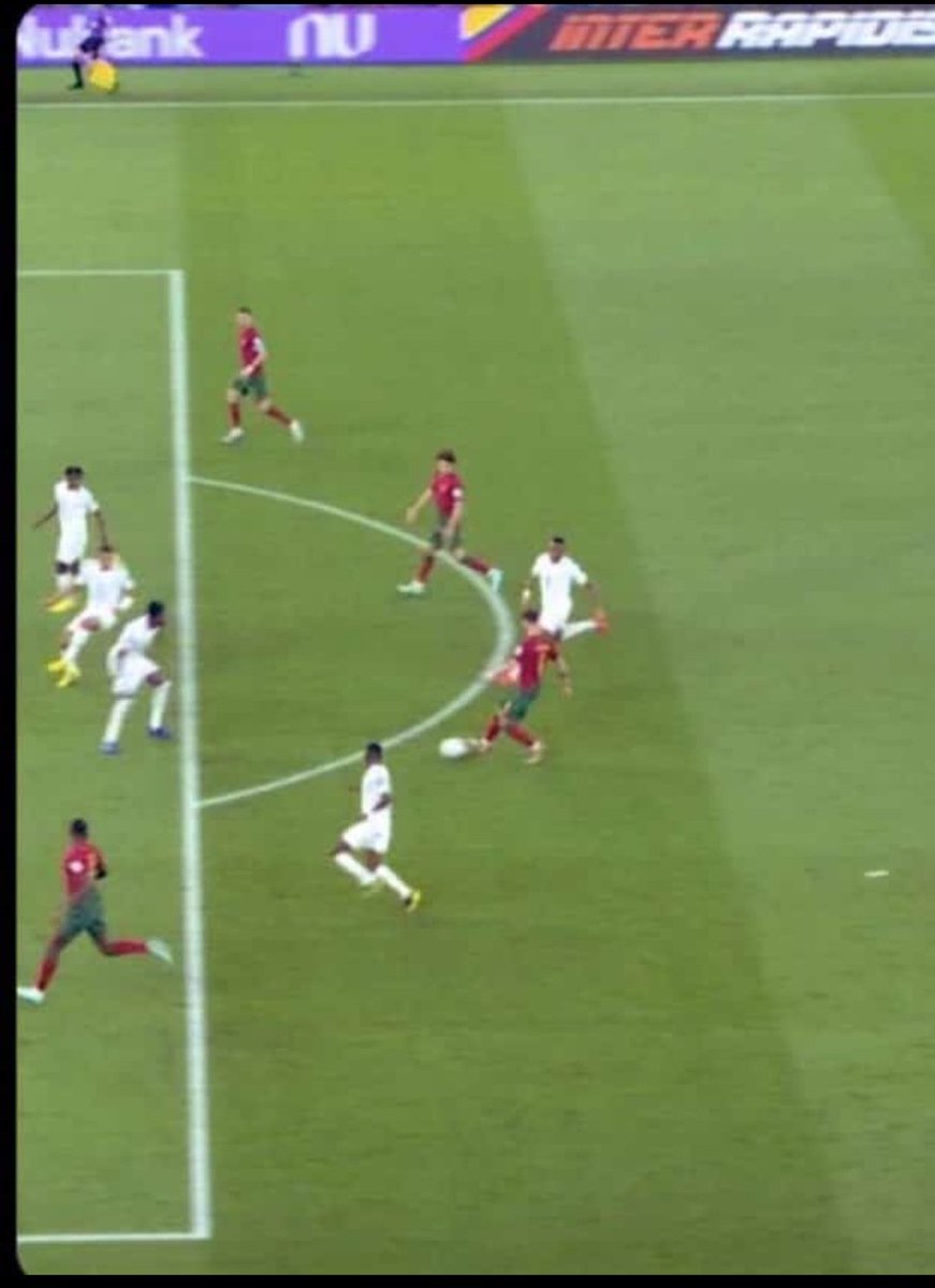 Check with the hand of the ghanaaian defender and the foot of the Portuguese striker. WAS THE VAR NOT WORKING?
Let's make this go viral 🎺
