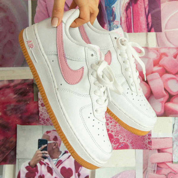 KicksDeals's tweet photo. You can pickup the gum-soled white/pink "Color of the Month" Nike Air Force 1 Low Retro for $60 OFF retail at $89.40 + shipping. #promotion

BUY HERE -> https://t.co/fxAKs3w3an https://t.co/HpCpejPpDe