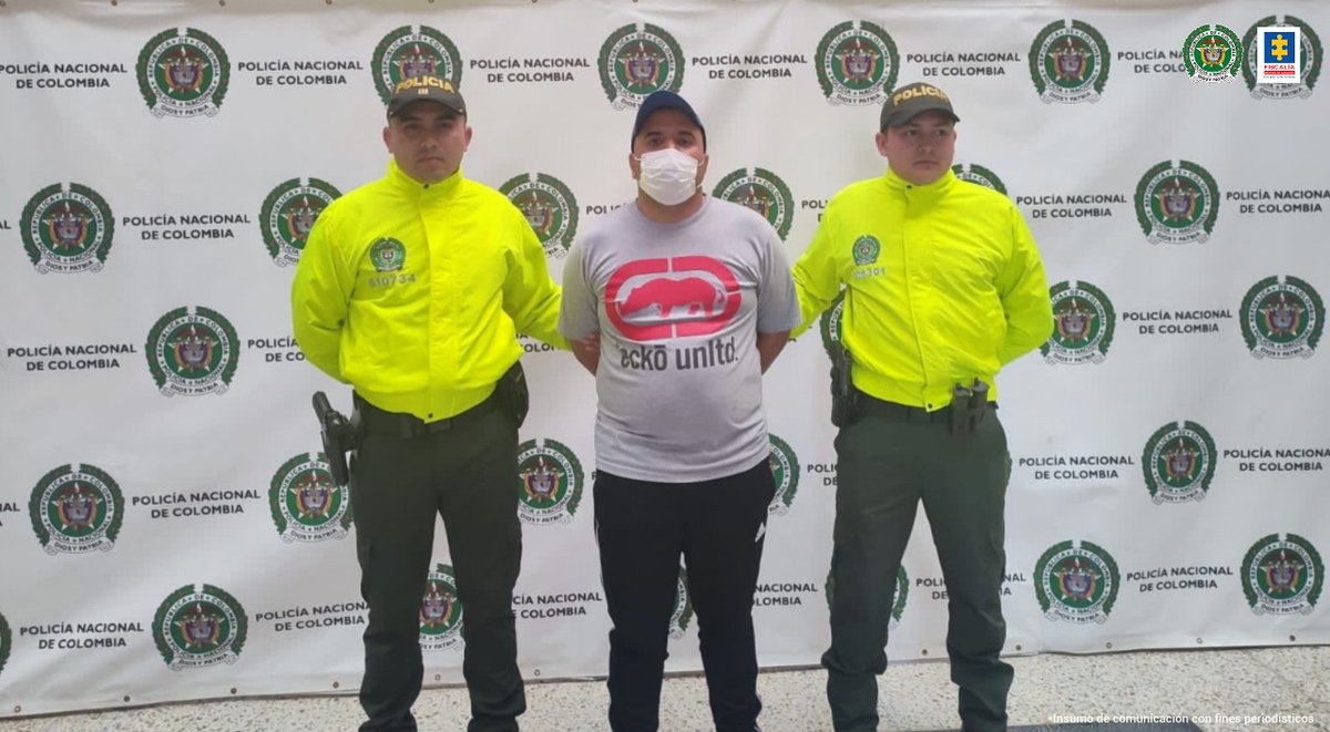 FiscaliaCol's tweet photo. Las investigaciones indican que Moscoso Higuita, el 28 de julio último fue sorprendido en las playas de San Miguel de Barcelona, España, cuando al parecer, filmaba secretamente a los niños cuando se cambiaban de traje. https://t.co/f3FsGs5glE