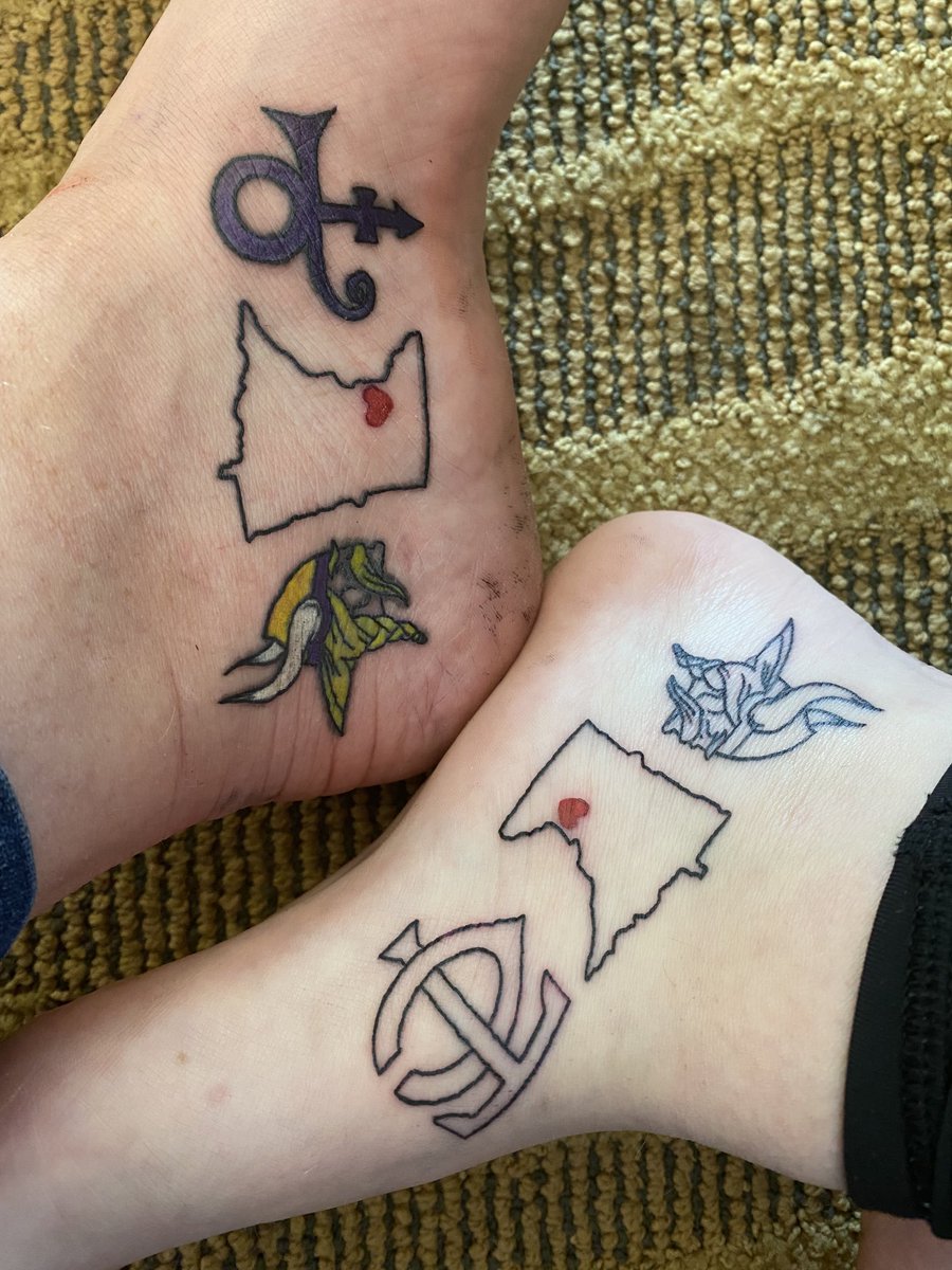 HeidiAI09's tweet photo. We solidified our commitment to the ⁦@Vikings⁩ in ink, now the Vikes need to solidly a win today! #mnvikes #vikings #skol #mnvikings @artwithapoint https://t.co/DnCOmprw1I