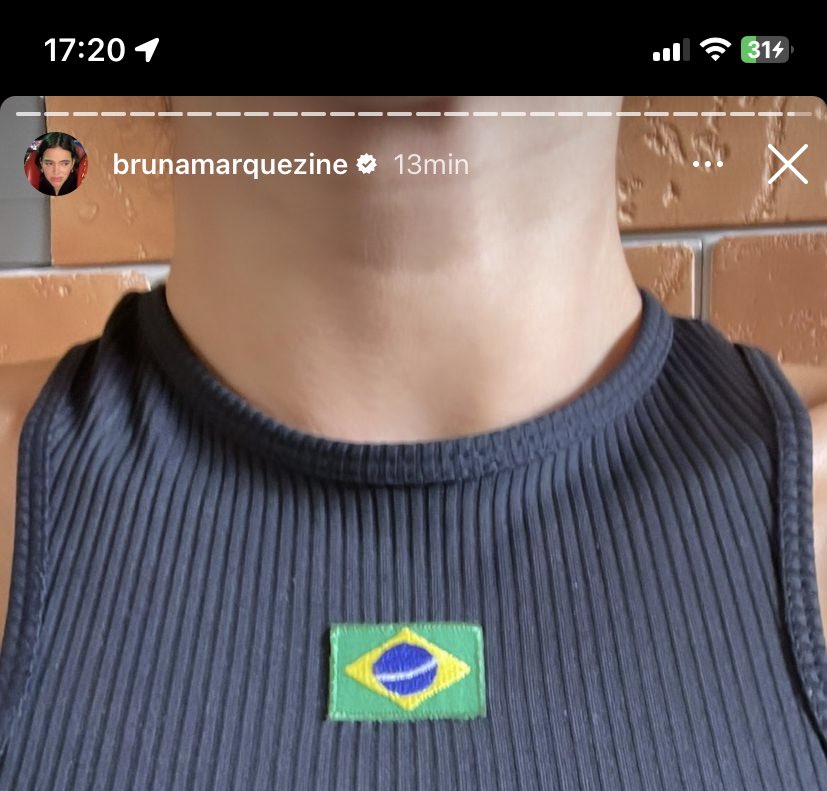 halluciting's tweet image. há 13 minutos o story da bruna marquezine e no exatamente momento dos 13 MINUTOS o BRASIL fez o gol