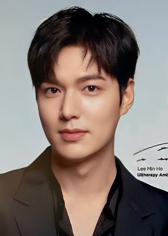 minozDee's tweet photo. 20221124 Lee Minho as God's Ambassador of Merz Aesthetics  Ulthera 💕

🔗 https://t.co/DhogzYp3SO

https://t.co/YwcnOOiX29…
#LeeMinHo #이민호 #イミンホ #李敏镐 
#멀츠코리아 #멀츠에스테틱스 #minozDee 
#merzaesthetics #MASJ #Ulthera
cr: Logo https://t.co/UskzhIusZb