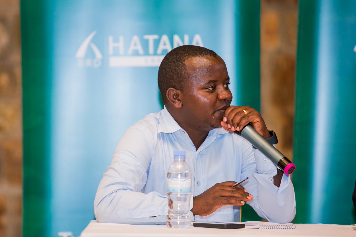BRDbank's tweet photo. Ni inama yitabiriwe na vice mayor wa @HuyeDistrict #Andre, coordinator wa #Hatana #ERF2 @Alexiatuyisenge, ukuriye cluster y'inganda #Bernard, ukuriye cluster y'ubucuruzi @rubstafford1 ndetse n'abacuruzi n'abanyenganda bo mu ntara y'amajyepfo. https://t.co/HDtn3bbwql
