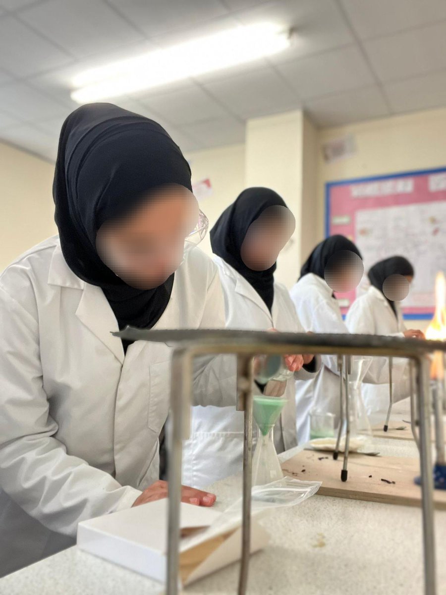 Alkauthar_ACAD's tweet image. Our pupils making dry Copper sulphate crystals.

#requiredpractical #GCSEscience