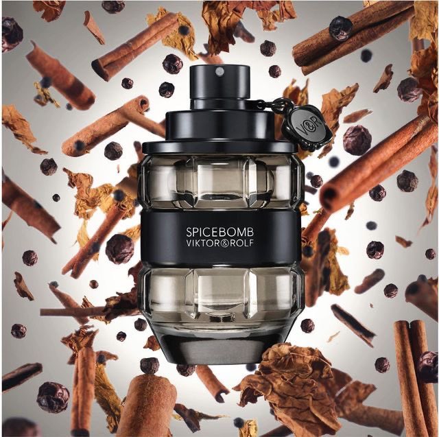 Falloundindi's tweet photo. Spicebomb de Viktor&Rolf est un parfum Boisé Épicé pour homme.
Contenance: 90 ml.
Prix: 65.000 Frs.
#parfum #parfumerie #perfume #perfumeniche #parfumhomme #parfumfemme #dakar #parfumeriedakar #parfumdakar #loveperfume #perfumelover #dakar #senegal #scent #fragrance #kebetu #221 https://t.co/NMLLOAtSnK