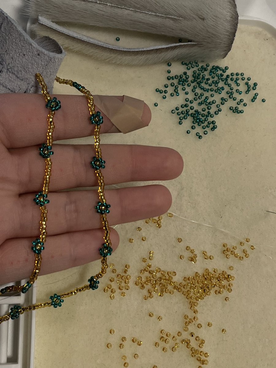 333_malaya's tweet photo. no thoughts, just beads✨
(and maybe a small cut from my ulu)

Prepping for the Qaggiavuut craft fair happening December 22 in Iqaluit!! https://t.co/lH81HSqnKP