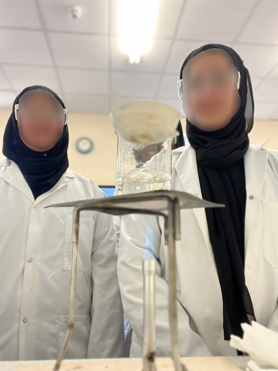 Alkauthar_ACAD's tweet image. Our pupils making dry Copper sulphate crystals.

#requiredpractical #GCSEscience
