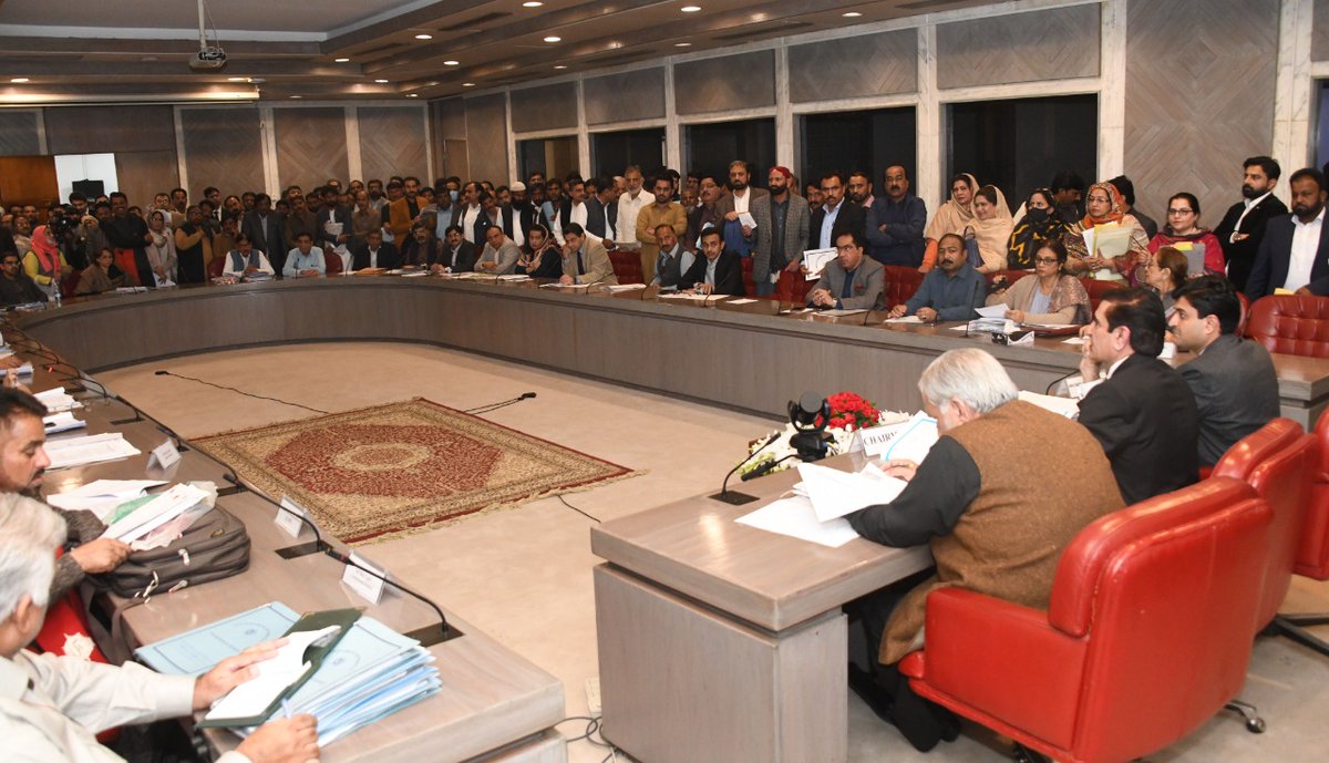 MNAmandokhail's tweet photo. قومی اسمبلی کے خصوصی کمیٹی برائے متاثرہ ملازمین نے مورخہ 24نومبر کے اجلاس میں تقریباً 20ہزار سرکاری, نیم سرکاری ملازمین کے مسائل حل کرنے کے احکامات دیےغیرحاضری اور غفلت پر کئی محکموں کو شو کاز جاری کئے جس میں سوئی گیس ۔بجلی کے محکمے ۔FIA-اسلام اباد کے لیڈی ٹیچرز/تعلیم-ریلوے etc https://t.co/UNnJNqvZvG