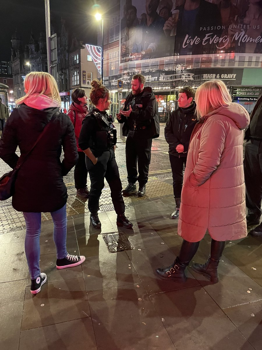 wy_vrp's tweet image. @WYP_OpJemlock Briefing our Community Advisory Group members on the behaviour tactics of someone who may be committing crime @JessJen_VRU