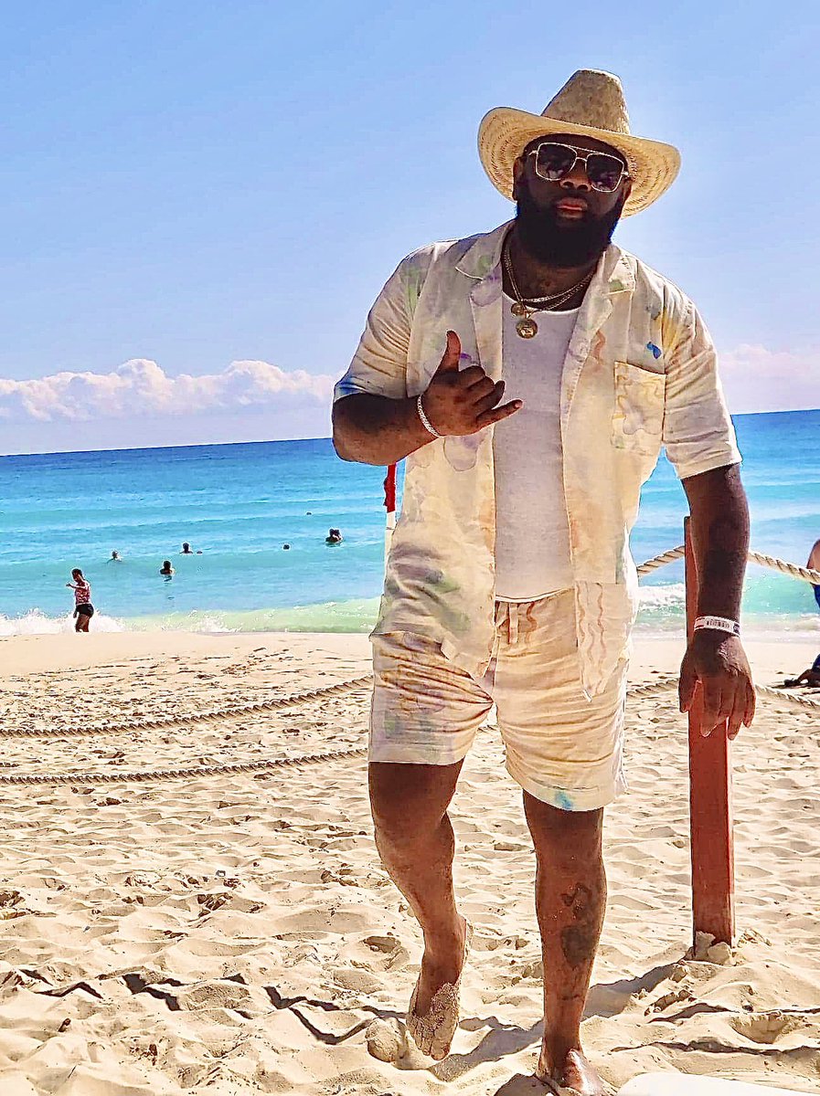 Mr_Chukes's tweet image. 