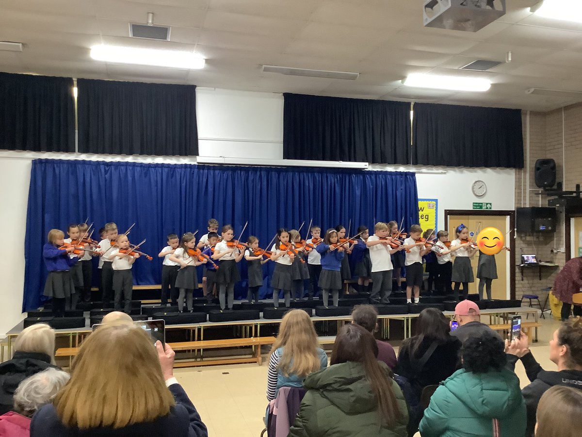 26brynd's tweet image. Da iawn Dosbarth 3 @brynderiprimary Super musical skills shared with your families today 🎶😃 #expressivearts #learninganinstrument #UNCRCarticle29