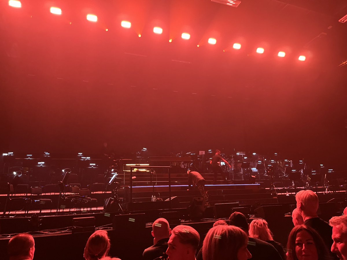 crossfit_buffy's tweet photo. Great show @petetong has it all gone Pete Tong? Only been waiting 2 hours.. https://t.co/1KunhAbPO3