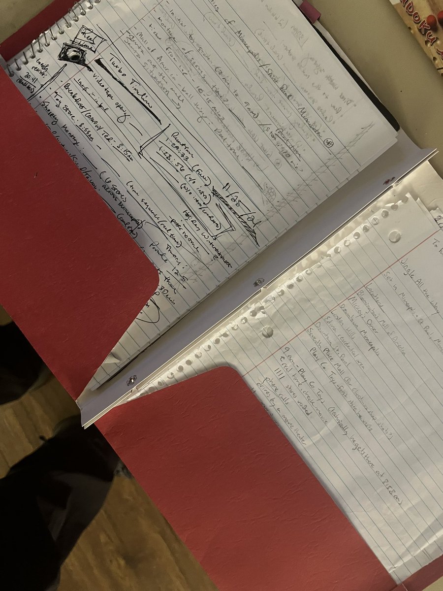 PaulisGreat2000's tweet image. Some years ago my sister-in-law and I decided to take on the task of mapping out the events that occur across Christmas Eve morning/afternoon in JINGLE ALL THE WAY.

Don’t ask me why— I can’t say for sure. All I know is we took it seriously. We took notes. We even made t-shirts🧵
