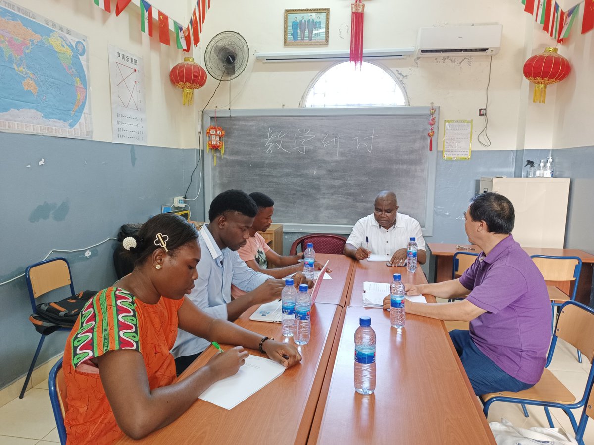 DeConfucio's tweet photo. The Confucius Institute of National University of Equatorial Guinea has just finished the “Quality Improvement Month Activity of Teaching Chinese” on the 25th of November. It includes directors’ observing classroom teaching, evaluating classroom teaching and seminar on teaching. https://t.co/AEvy6KOi4L