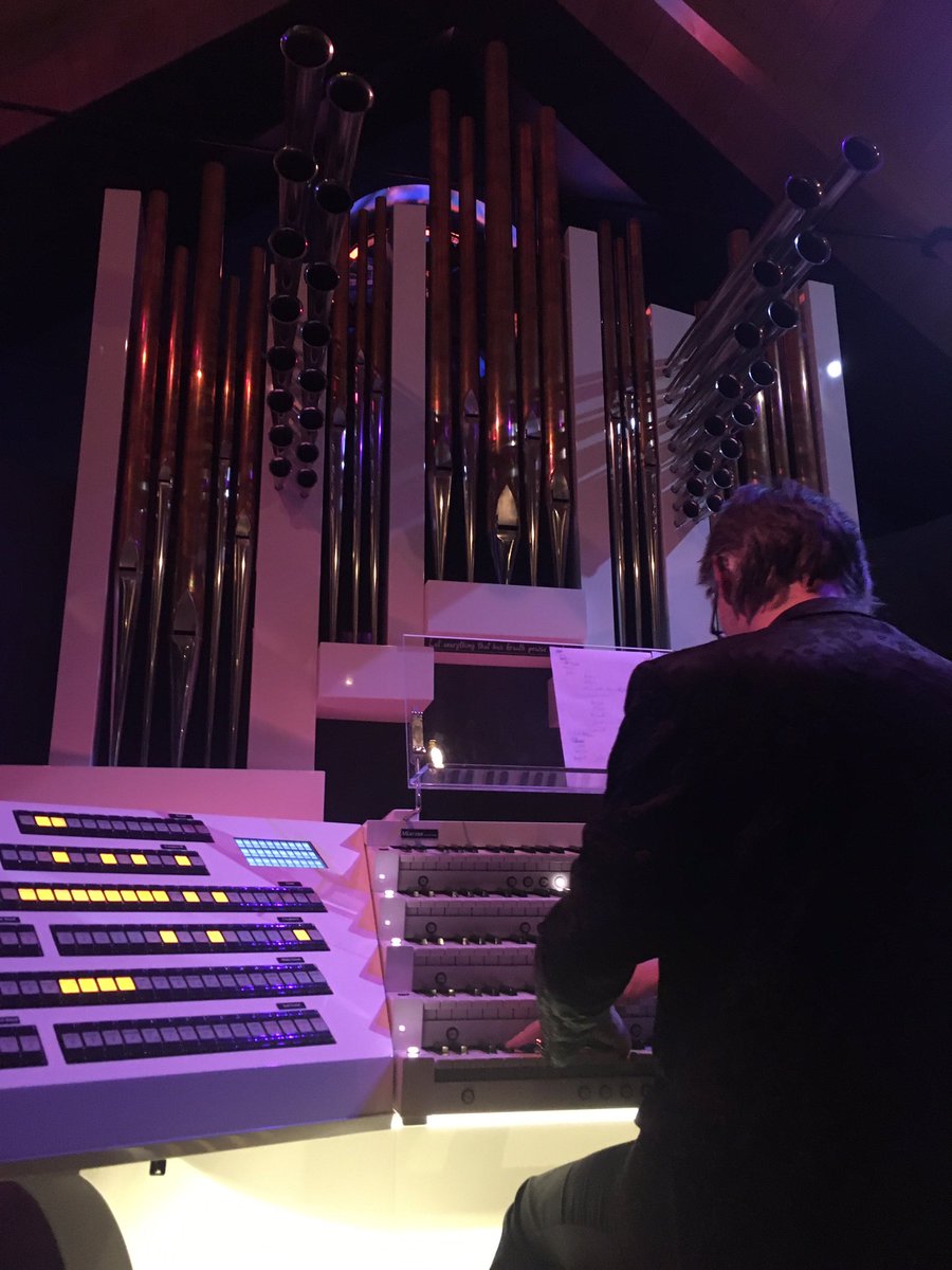 vandenhudding grafisch ontwerp tweet media