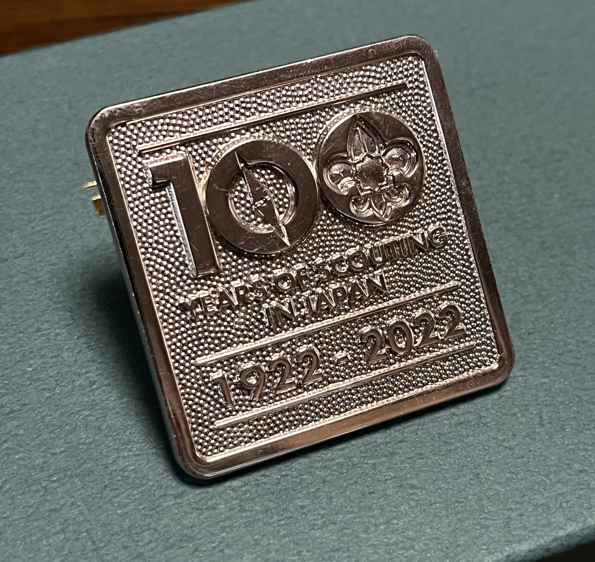 100周年記念復刻チーフリングセットが当たりました！！⚜️
前回に引き続きの当選なので最高です！

かなりしっかりしたもので使い所悩みますね笑
#ボーイスカウト #Scoutshop #チーフリング #100周年記念