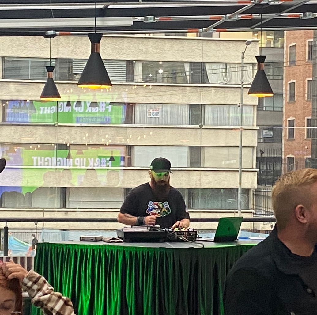 esquiviafelipe's tweet photo. Queremos compartir un poco de los valores que vivimos en adidas. En esta ocasión celebramos la Innovation Night, una noche para reconocer que los errores son parte natural de la innovación y del progreso. Tres de nuestros líderes nos acompañaron relatando sus f%$k ups. #adidas :) https://t.co/d31G1NQRMC