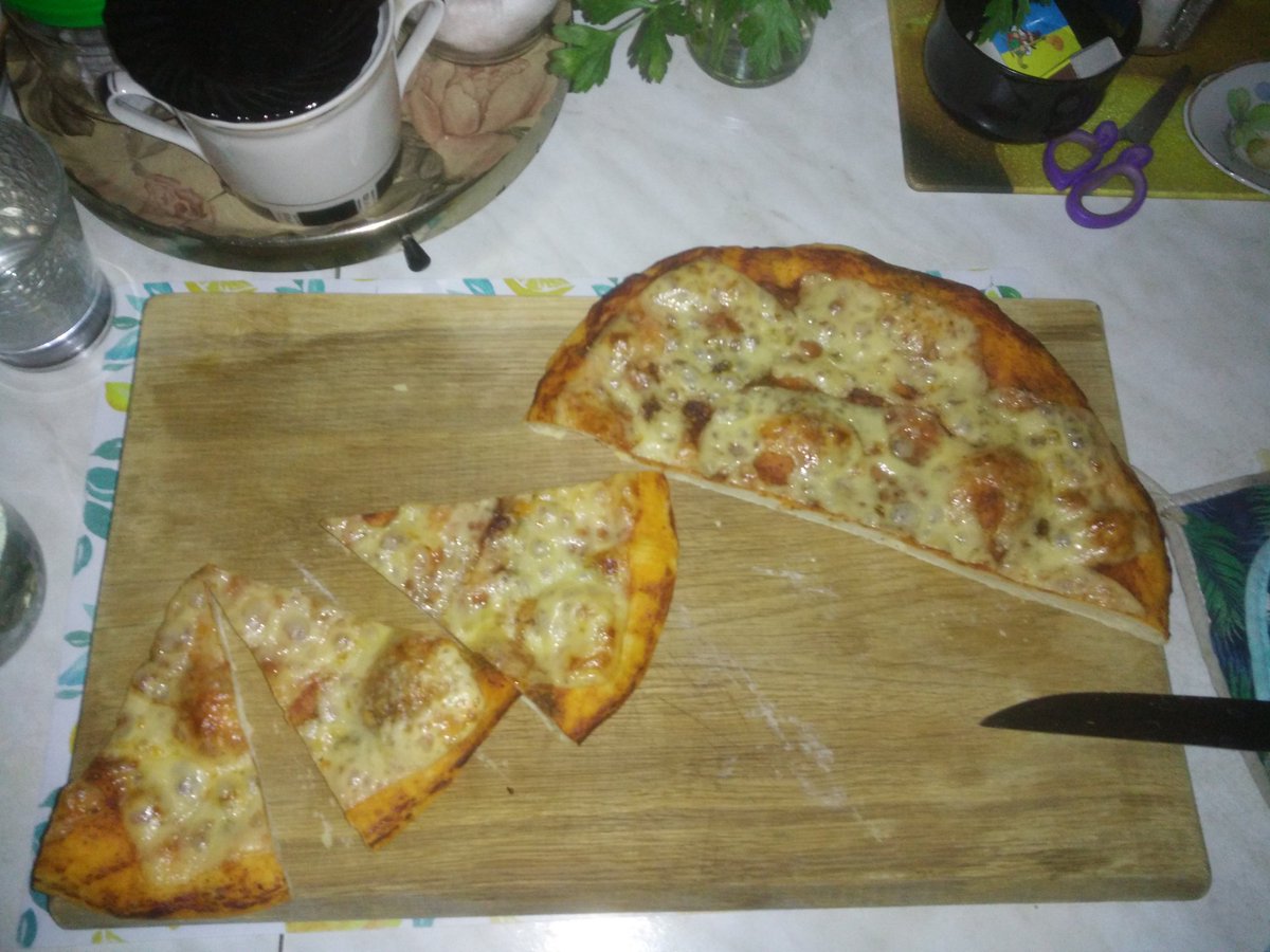 apetukhova's tweet photo. Day 275. After 33 hours of no electricity, it was back — but only for three hours. I managed to do laundry and make pizza. Perfectly round and well rolled. Was looking forward to unwinding with pizza and tv, but alas. #FoodAndSoul #FoodAndDays 

P.S. #RussiaIsATerroristState https://t.co/bnH3A7KQPp