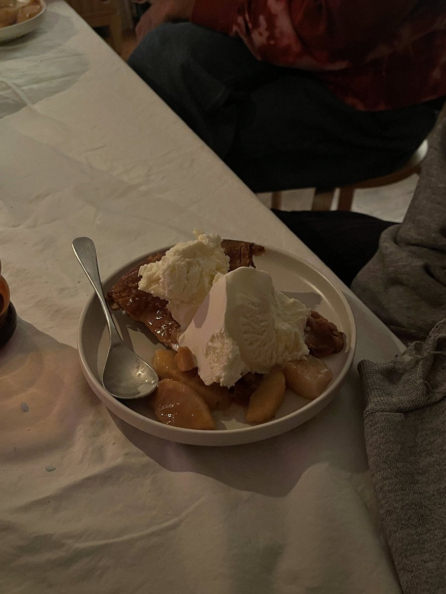 Opting for twitter instead of IG stories. This is huge