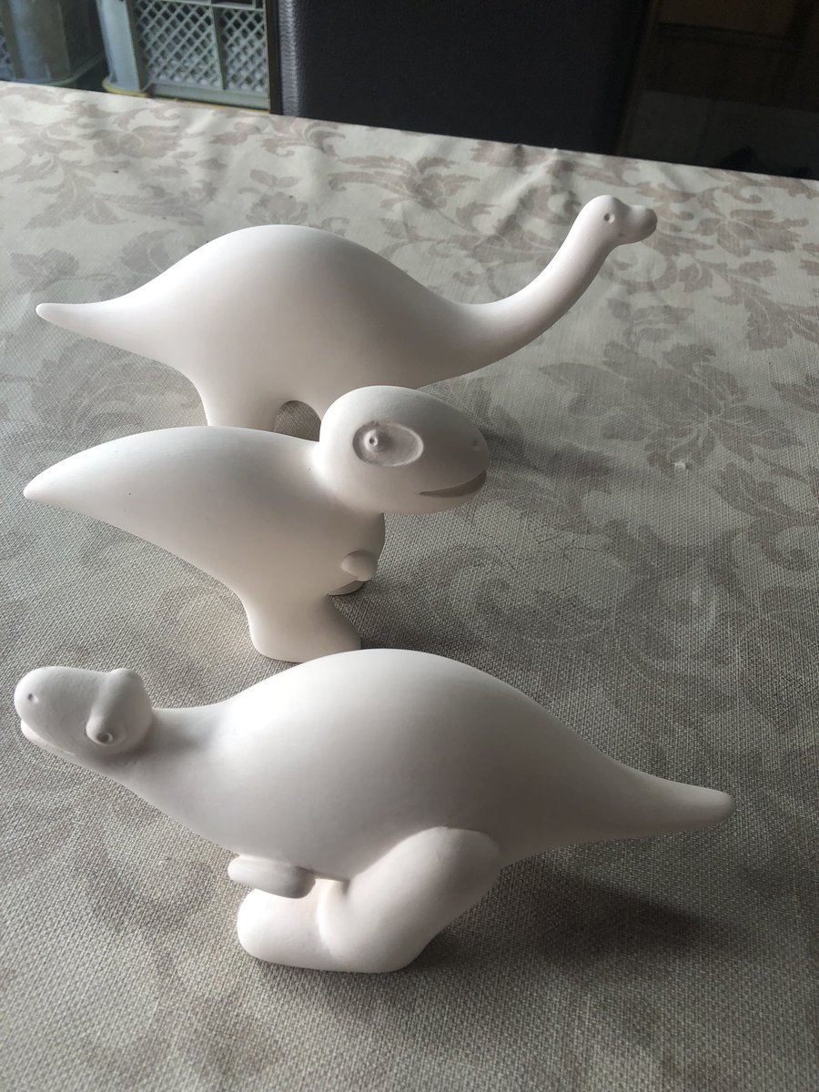 kytCOI9hwHyXyFI's tweet photo. 有田焼恐竜🦕🦖生まれ前と生まれる途中、アリタ染錦サウルスの完成^_^ https://t.co/E2mXedfAVb