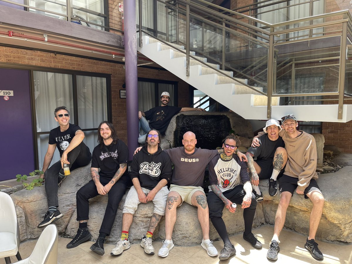 Mirrors AU tweet media